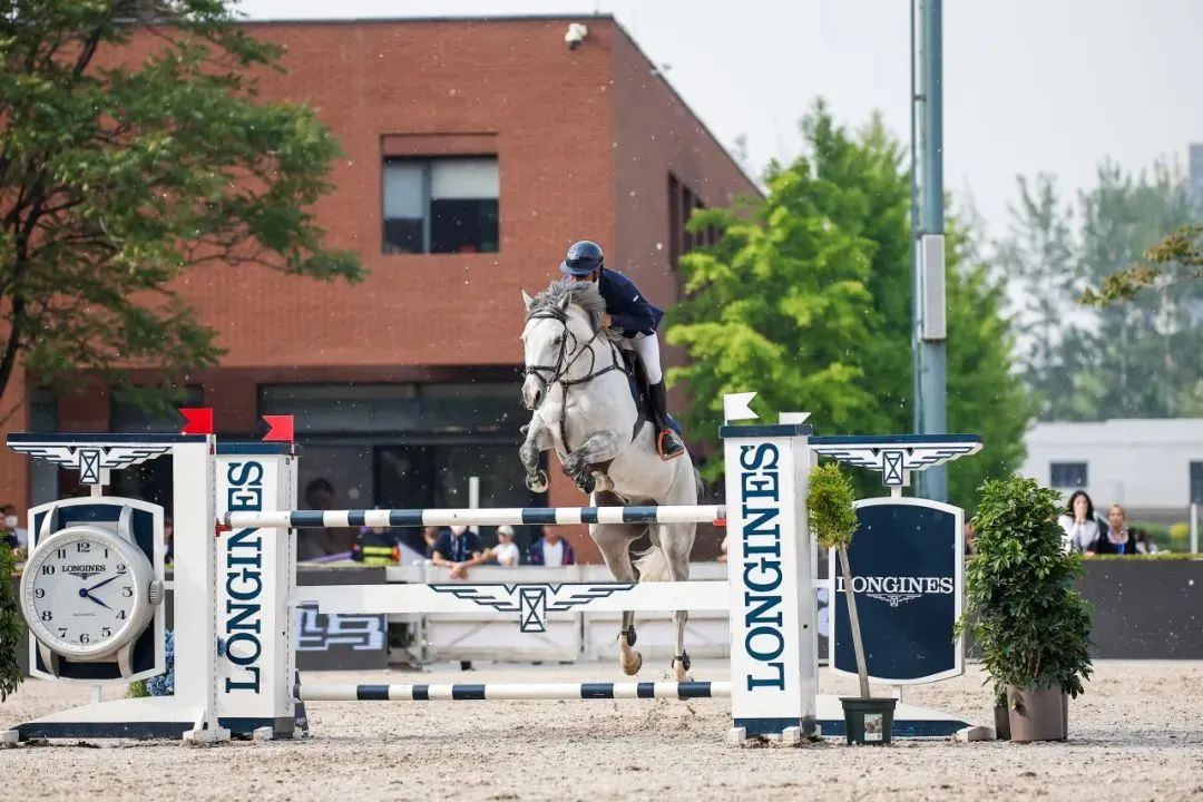 高清视界，，，，，跃马扬鞭 | 德赢VWIN助力2025国际马联园地障碍天下杯中国联赛